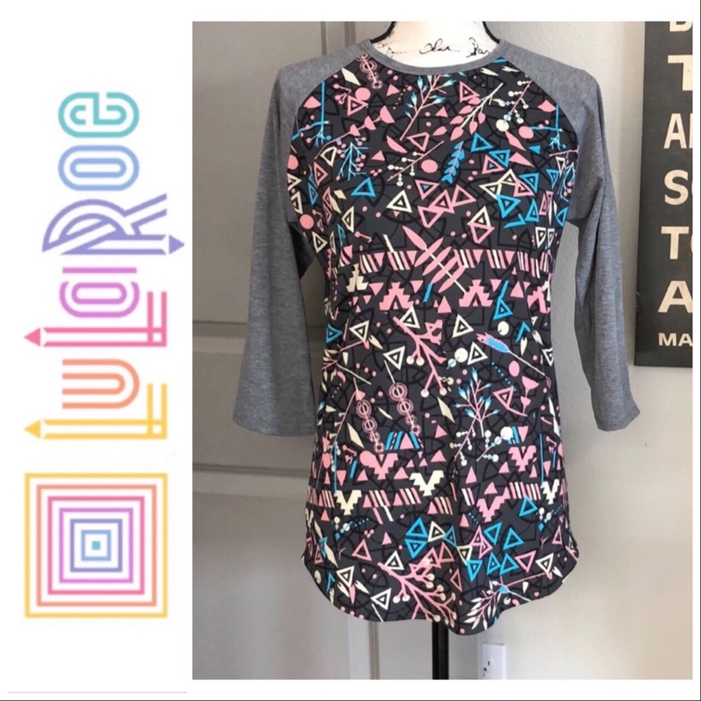💕NWOT Lularoe Randy Tee💕